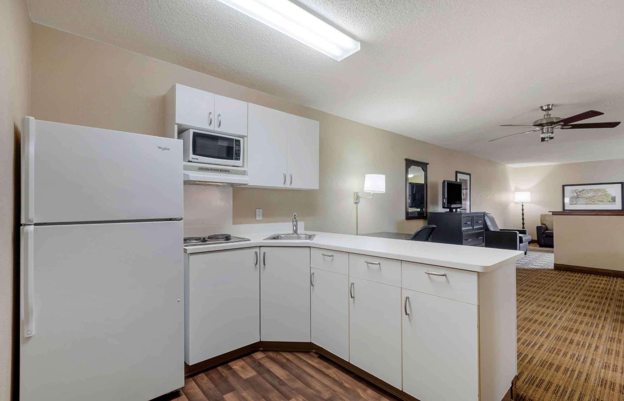 Extended Stay America Select Suites - Atlanta - Clairmont Шамблі Екстер'єр фото