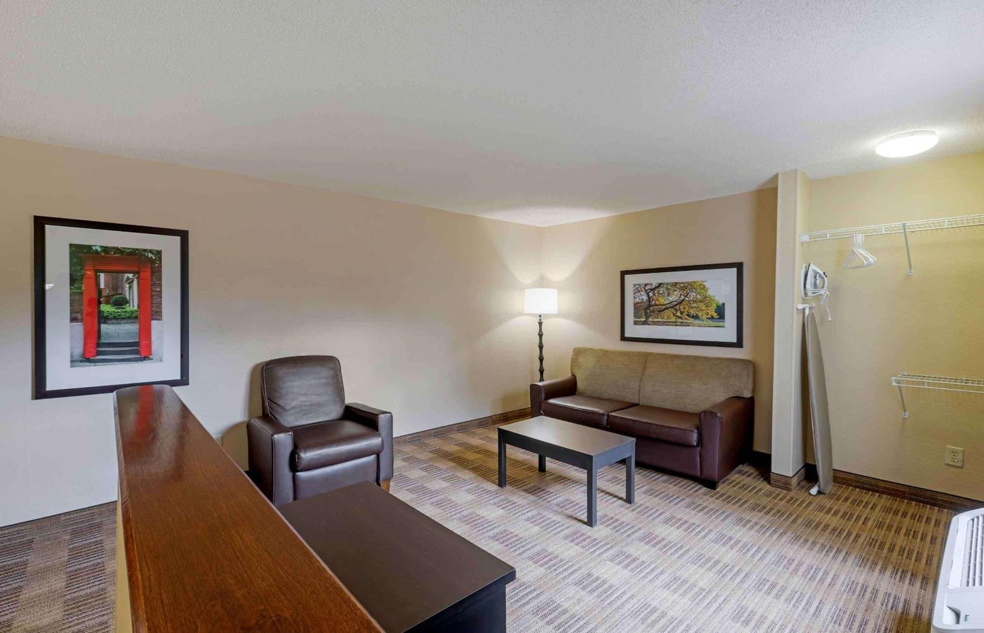 Extended Stay America Select Suites - Atlanta - Clairmont Шамблі Екстер'єр фото